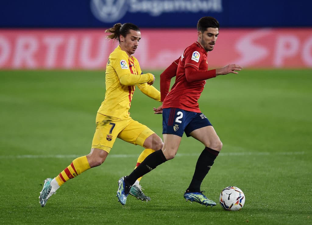Jordi Alba (30’) inauguró el marcador y Moriba (83’) hizo el tanto que sentenció el partido. Los blaugranas llegaron a 56 unidades, mientras que Osasuna se queda en 28. Los culés buscarán la remontada ante el PSG (4-1) para acceder a los Cuartos de la UEFA Champions League.