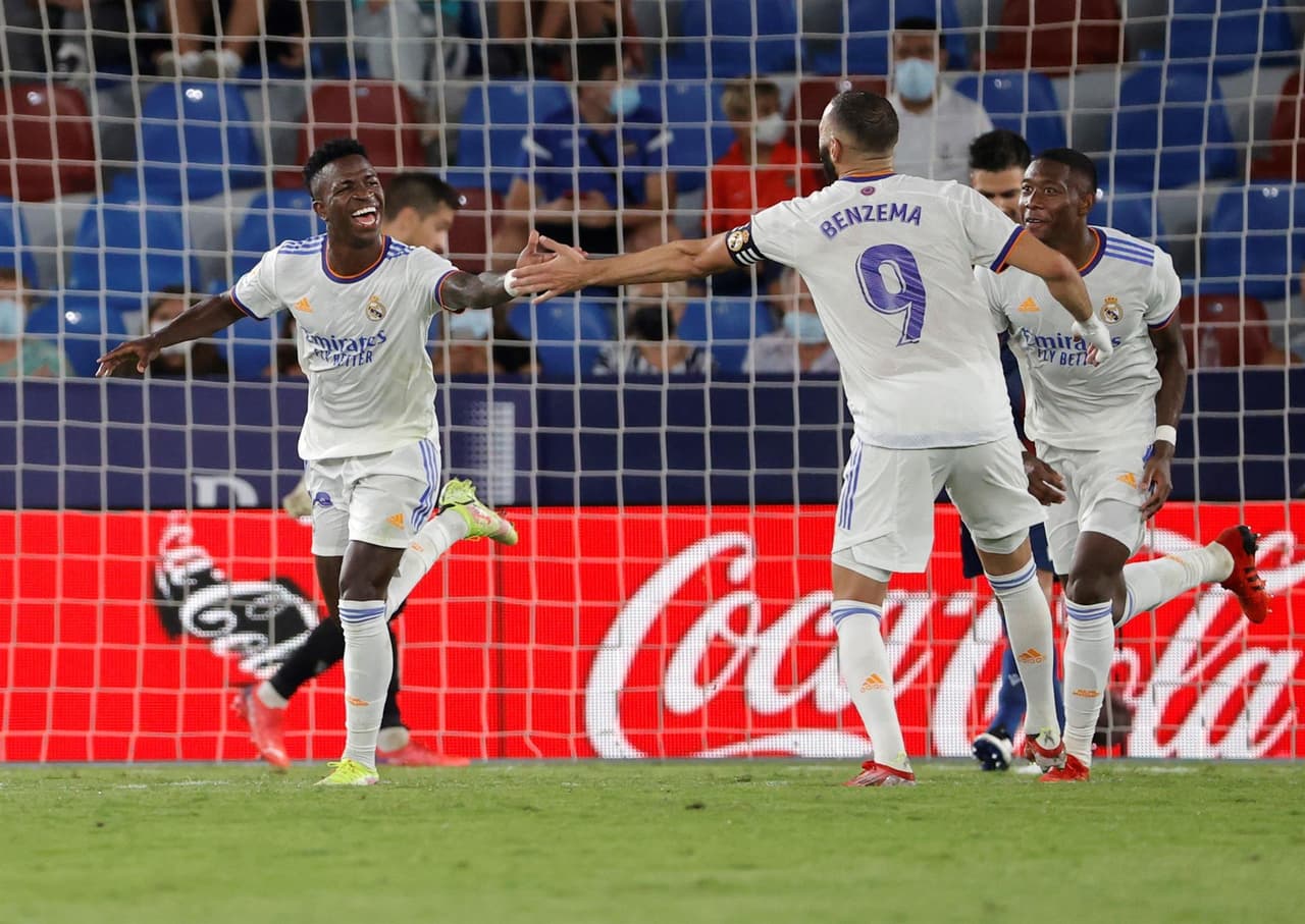 El Real Madrid logra empatar el encuentro 3-3 tras ir perdiendo ante el Levante, durante la segunda Jornada de LaLiga. Roger Marti, José Gomez Campaña y Roberto Suarez Pie fueron autores de los goles de la escuadra de los 'granotes', sin embargo, Bale y el doblete de Vinicius Jr. igualaron marcador y salvaron un punto.