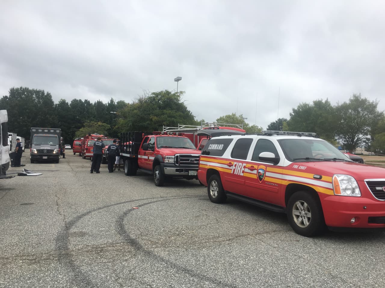 Despliegan 42 miembros de rescate en respuesta al huracán Dorian