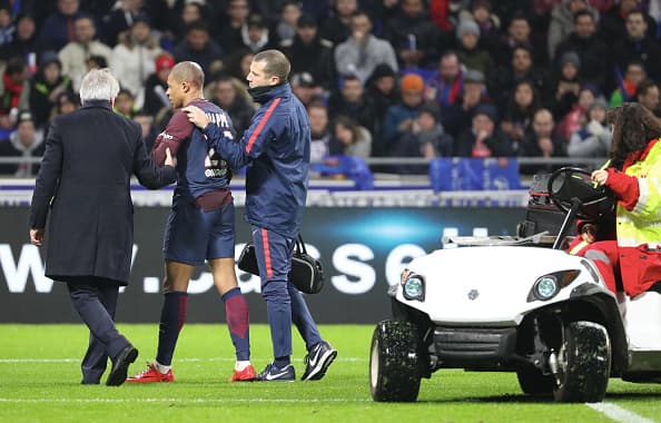 Mbappé, con fisura cervical, tiene para dos meses y no jugará ante el Real Madrid por la Champions