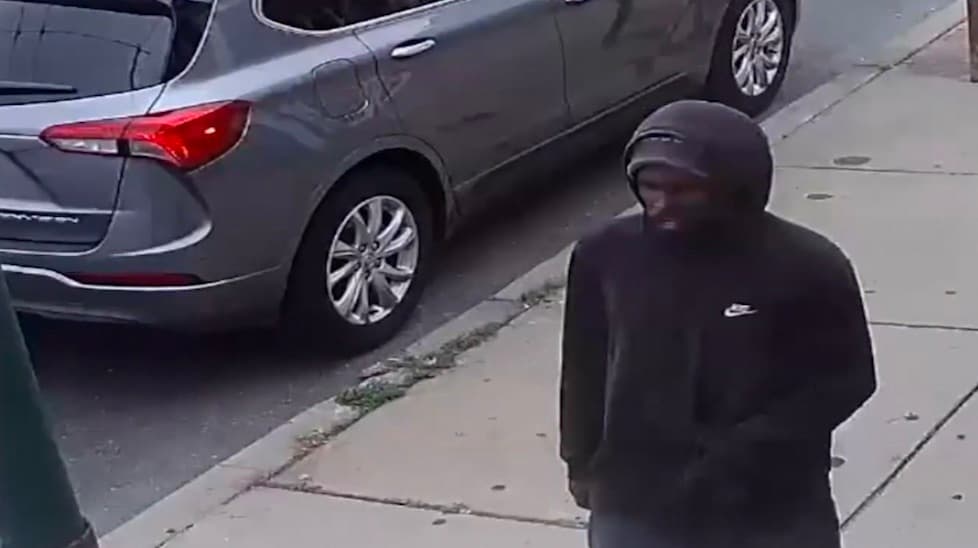 Autoridades buscan a sospechoso de intento de agresión sexual a mujer que caminaba junto a su bebé en Holmesburg