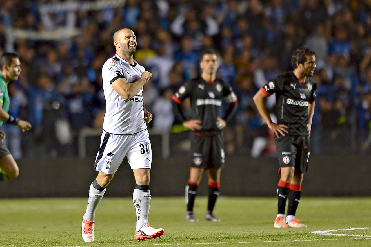 Se cumplen 10 años del debut de Emanuel Villa en México