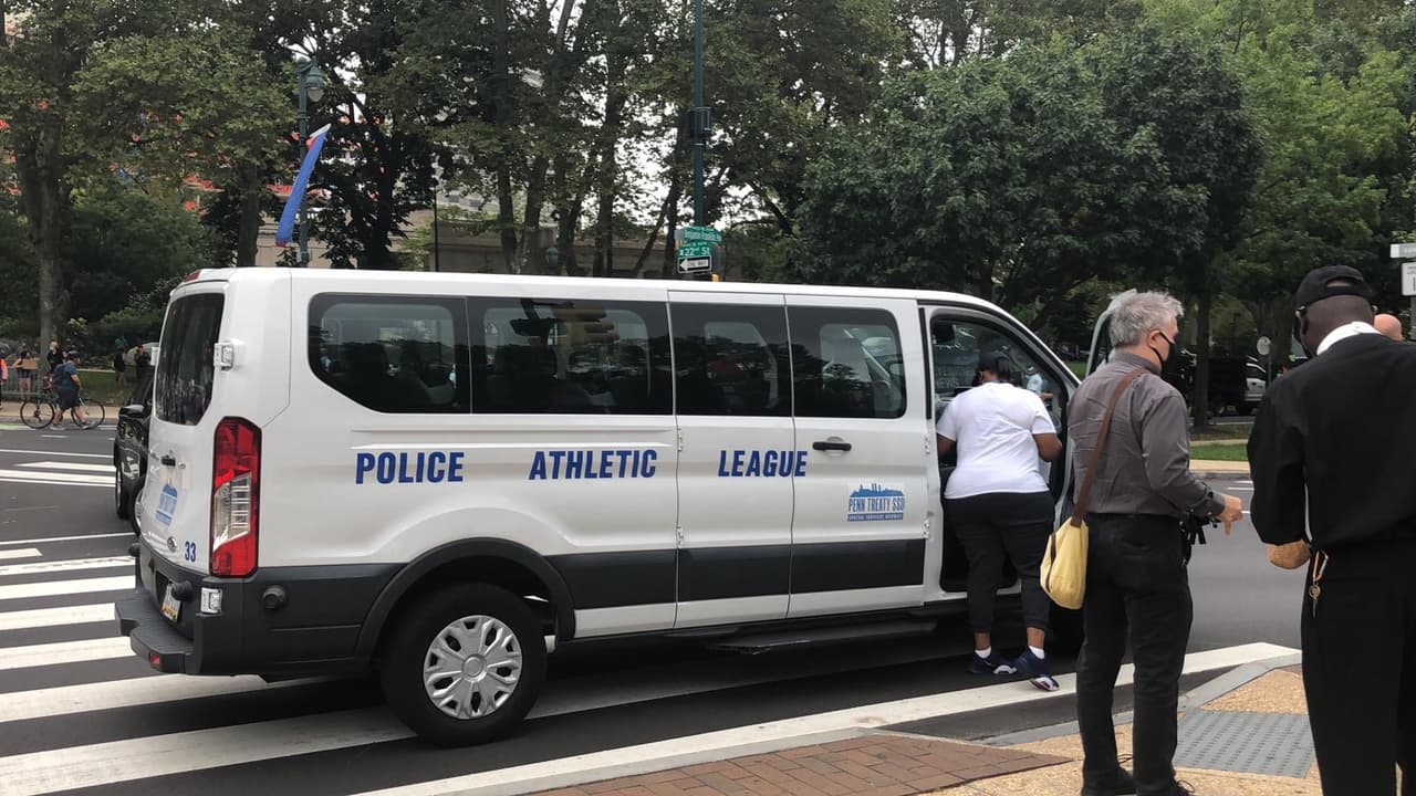 También es la tercera vez que el alcalde Jim Kenney establece una fecha límite para que las personas que ocupan los campamentos desalojen; las dos primeras fechas límite llegaron y se fueron.
<br>