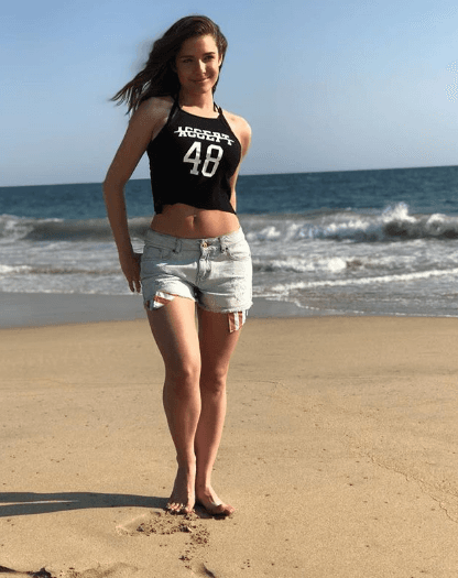 Actualmente cuenta con más de 42 mil seguidores en Instagram, red social donde destaca su esbelta figura y rostros angelical.