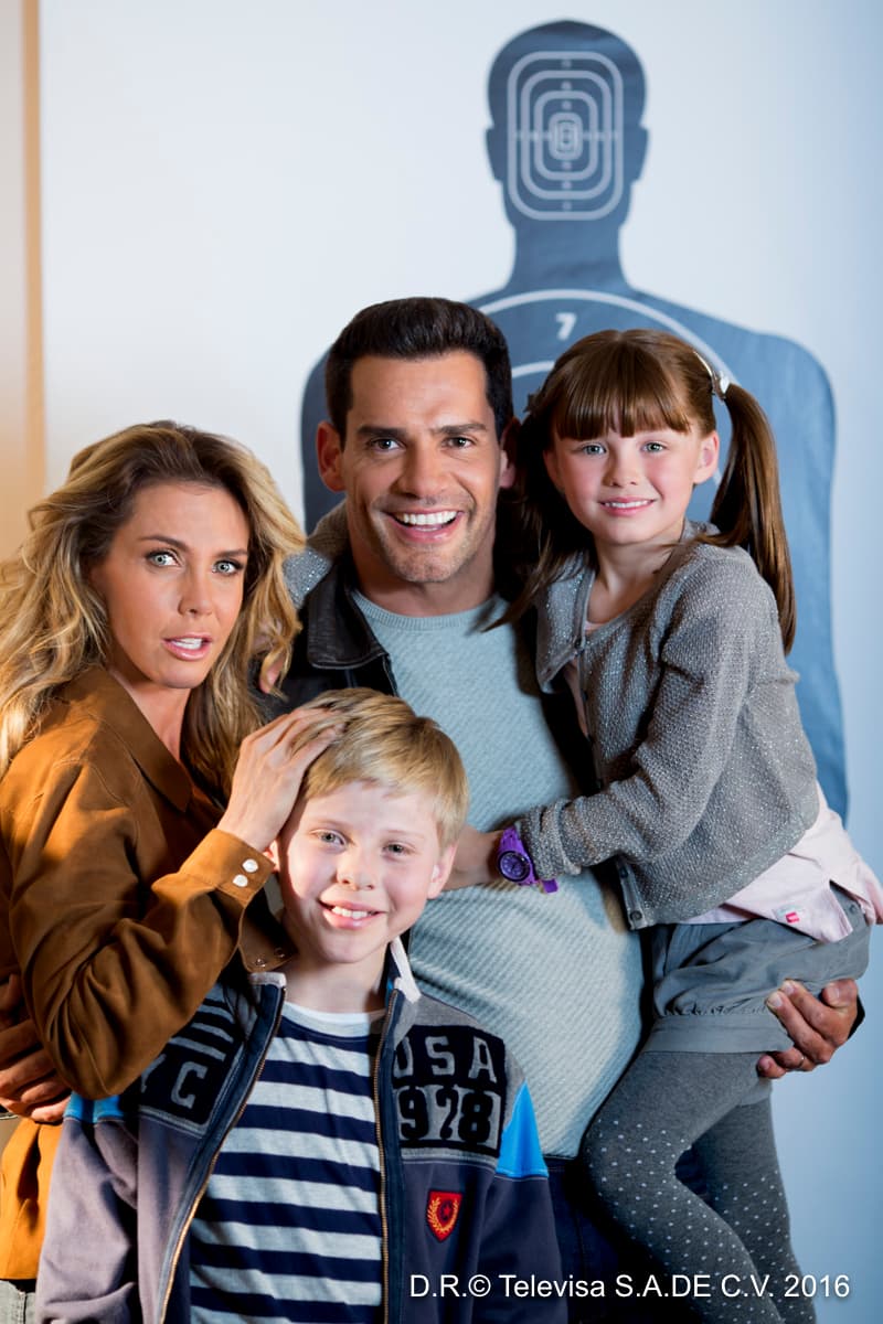 Esta es la Familia Alegría, aunque en realidad no son tan felices.