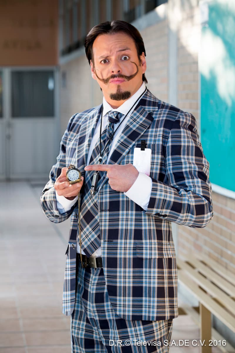 Félix del Pozo es estricto y obsesionado con el orden, por eso es el prefecto del Instituto Palacios.