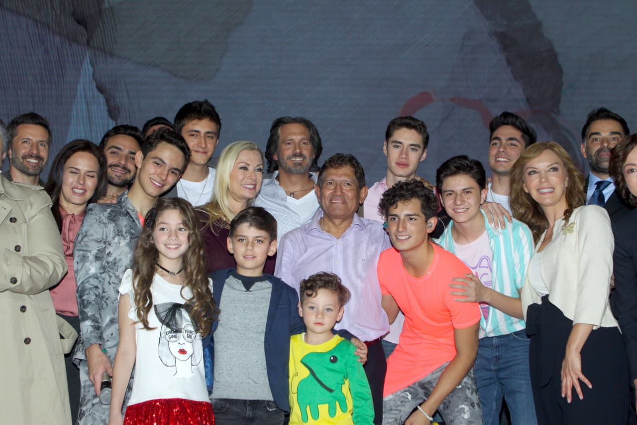 En 2019 se unió al elenco de Juntos, El Corazón Nunca Se Equivoca, en donde actuó al lado de Arath de la Torre, Sergio Sendel, Leticia Calderón y Víctor González.