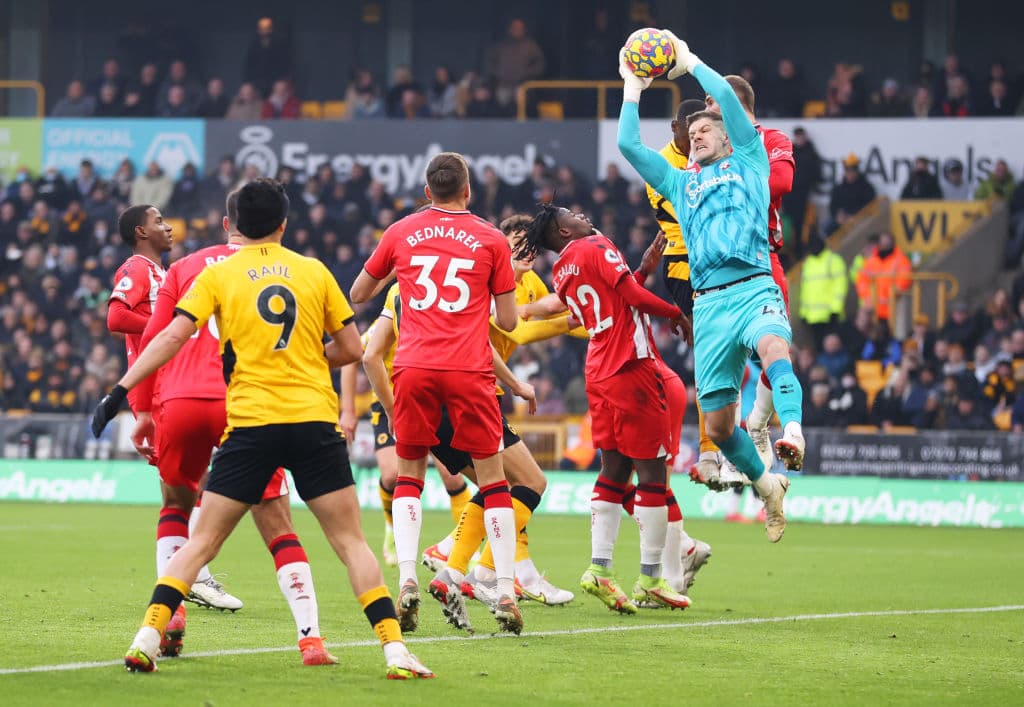 Con goles de Raúl Alosno Jiménez (37'), Conor Coady (59') y Adama Traoré (90+1'), el Wolverhampton le pega 3-1 al Southampton y consiguen tres importantes puntos.