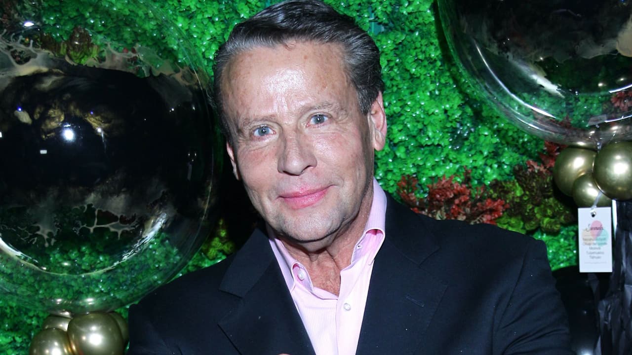 Alfredo Adame cree que ganará “dinerales” mostrándose desnudo porque “parece chavo”