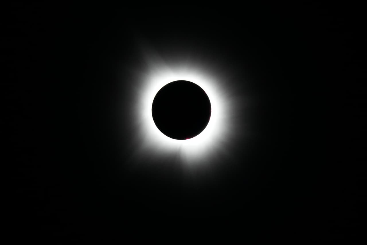 El 
<b>eclipse total solar visto desde Arlington, Texas</b> en su punto máximo, que fue entre 1:40 pm y 1:43 pm