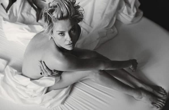 La estrella de cine se quita la ropa para una sesión con la revista W, resaltando lo mejor del año.