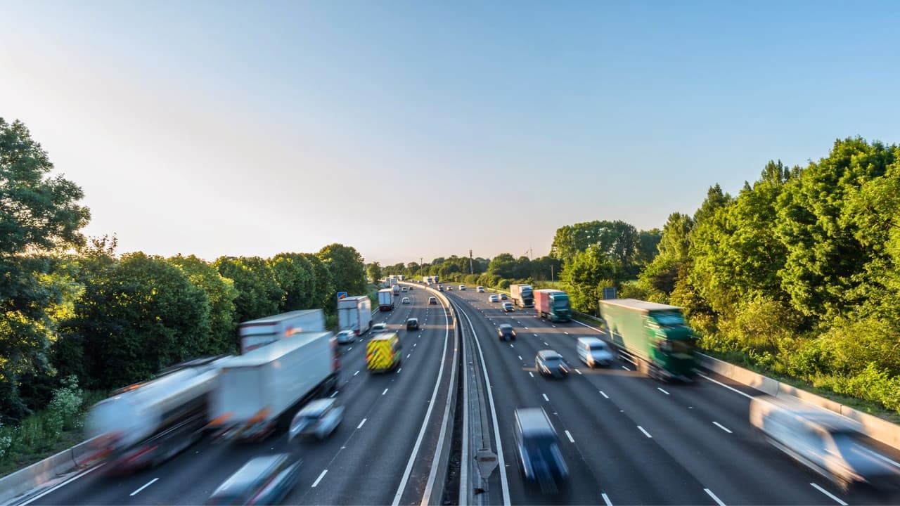 Pero además del tráfico, la vía ya cuenta con varias designaciones: 
<br>
<b>PanAm Expressway</b> en San Antonio. 
<br>
<b>Interregional Highway</b> en Austin. 
<br>
<b>Jack Kultgen Freeway</b> en Waco. 
<br>Y en un ámbito más simbólico, forma parte de 
<b>Purple Heart Trail</b>, una red nacional que 
<b>rinde homenaje a los soldados heridos en combate</b>. Ahora, la pregunta es: 
<b>¿Se sumará el nombre de Trump a esta lista?</b>