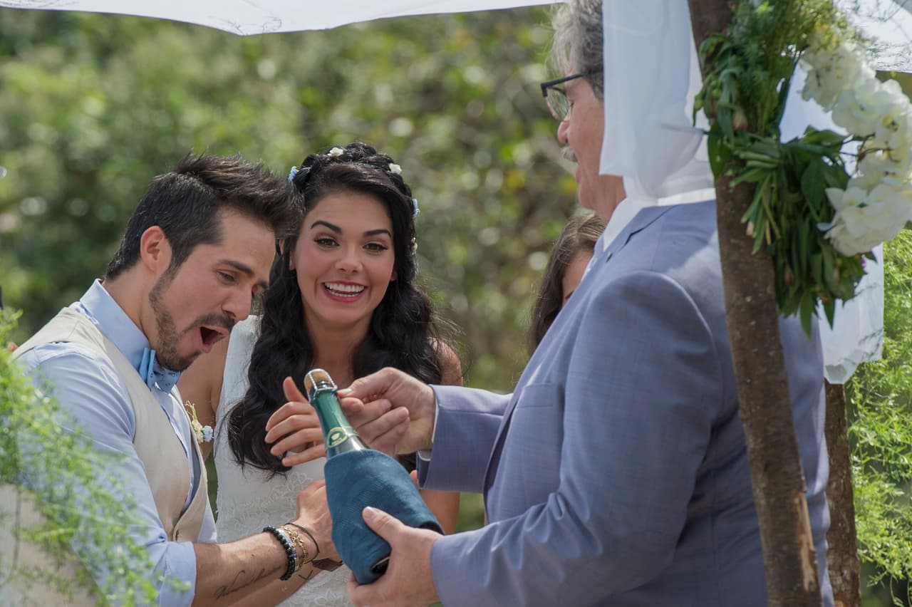 ¡Un brindis por los novios!