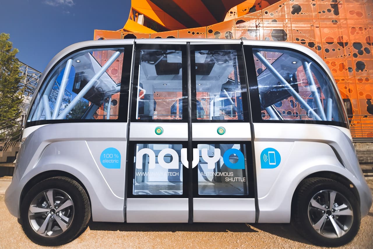 El Navya Arma está siendo usado con éxito tanto en
<b> lugares públicos como privados</b> como áreas urbanas, aeropuertos, plantas industriales, parques de atracciones, hospitales y complejos hoteleros.