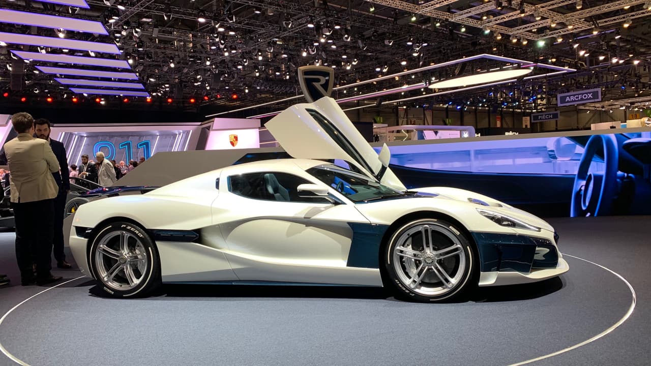 <h3 class="cms-H3-H3">Rimac C_2</h3>
<br>El hiperauto eléctrico que debutó en este mismo show el años regresa con un nuevo color y mucho más cerca del momento de ser producido. El Rimac C_2 tiene unas prestación practicamente iguales a las del Pininfarina Basttista, en este caso 1,696 caballos de fuerza y aceleración de 0 a 60 mph en solo 1.85 segundos.