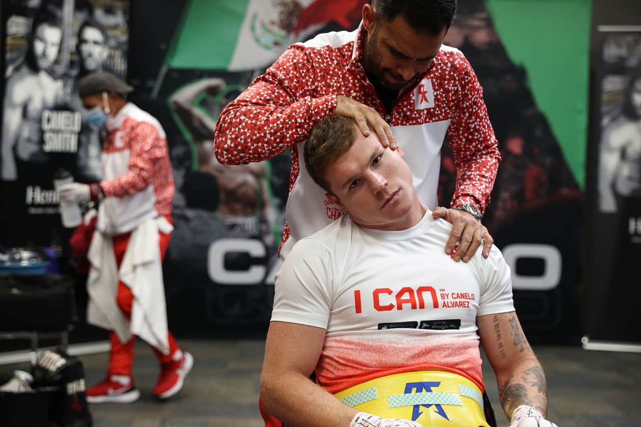 Así se preparaban previo al pleito por los cinturones del WBC y WBA en el Alamodome.