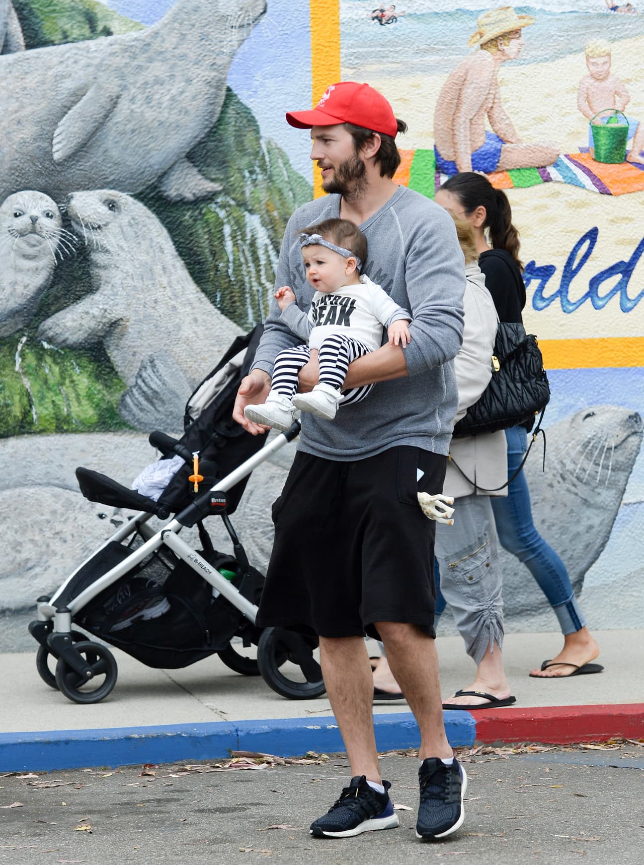 El actor y Mila salieron a comer con los papás de la actriz.