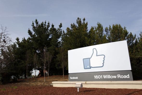 Los senadores demócratas Chuck Schumer y Richard Blumenthal anunciaron que han pedido al Departamento de Justicia que investigue el caso, en cartas enviadas a los directores de Justicia y la Comisión Estadounidenses de Igualdad en el Empleo.