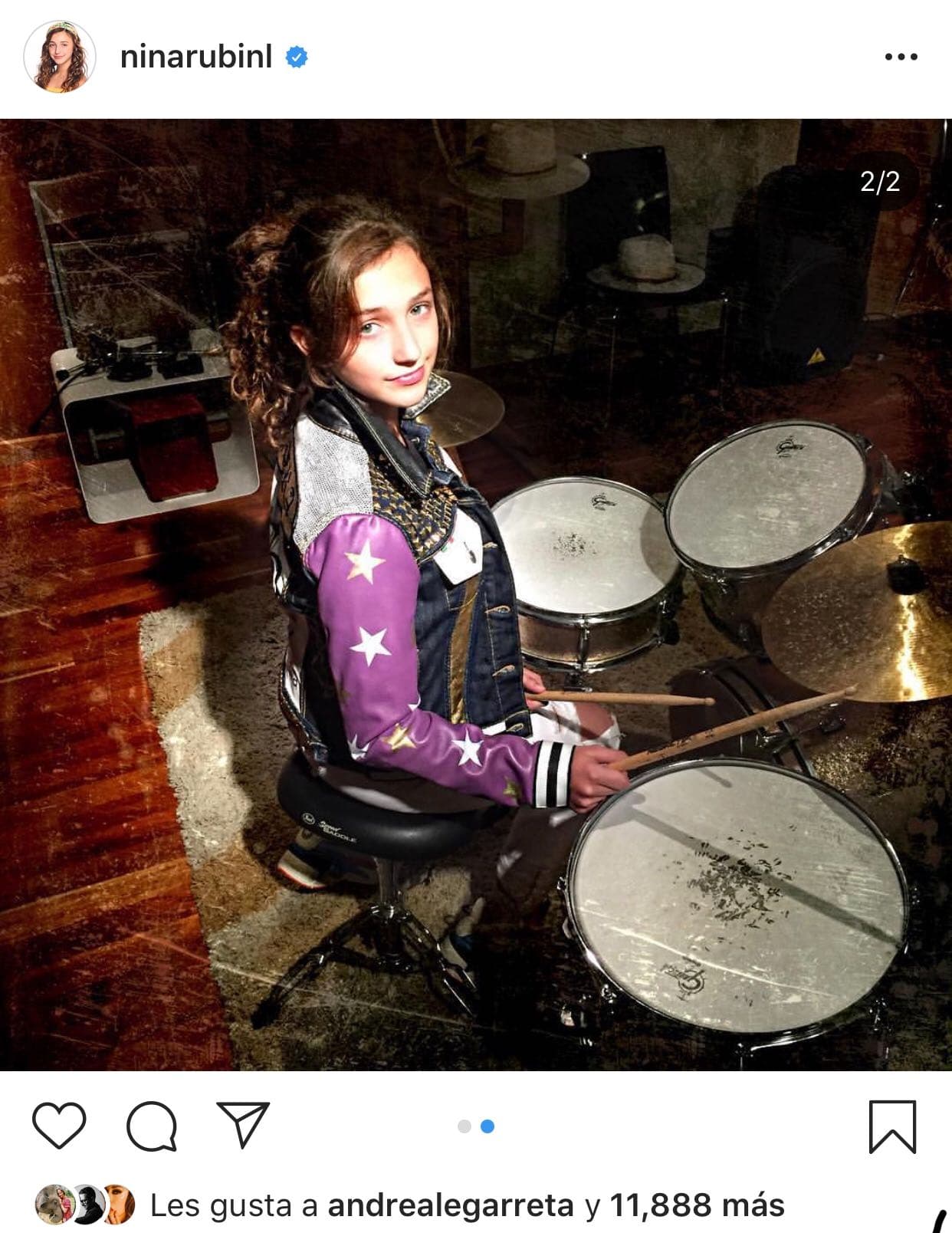 En esta cinta, dirigida por Fernando Sariñana, los personajes que interpretan
<b><a href="https://www.univision.com/entretenimiento/las-hijas-de-andrea-legarreta-heredaron-mucho-de-su-madre-y-estas-fotos-en-visperas-de-ano-nuevo-lo-demuestran-fotos">Andrea y Nina</a></b> son precisamente madre e hija.