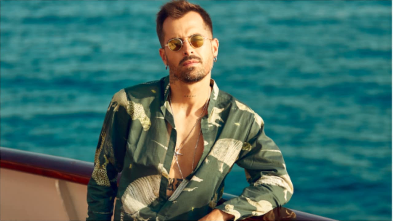 Descubre por qué si Mike Bahía gana el Latin GRAMMY como Mejor Nuevo Artista, el trofeo tiene que ser bastante grande