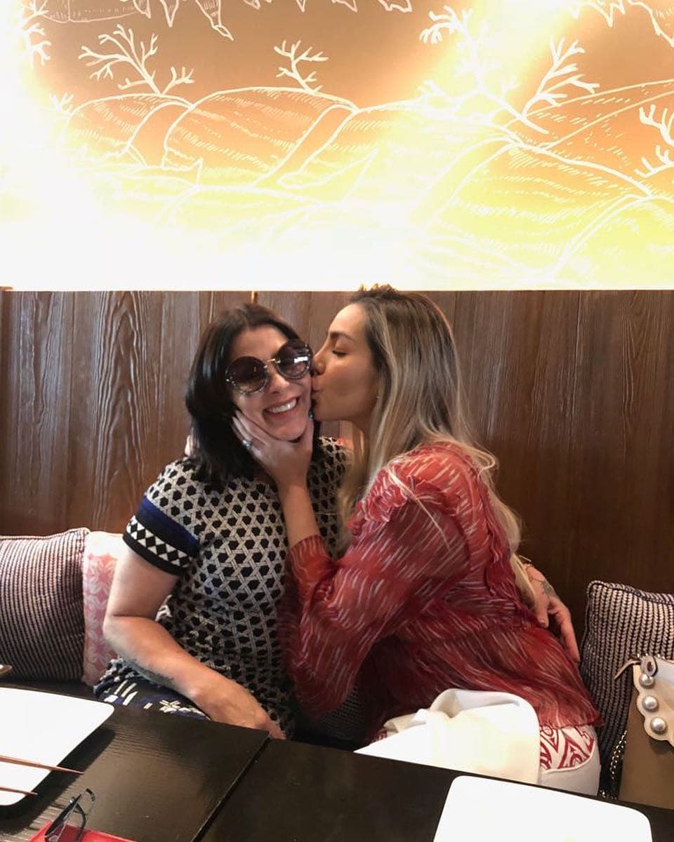 La relación entre la cantante y su hija no había sido tema de controversia. La hija de Silvia Pinal solía publicar fotografías de ellas juntas.