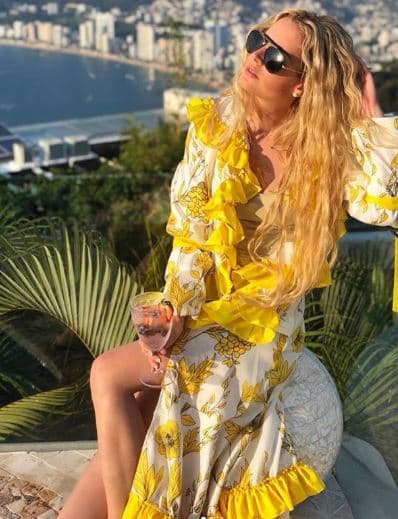 Pero ese fin de semana, Tania utilizó sus redes sociales para compartir una serie de imágenes donde hizo notar que sí se encontraba en el puerto de Acapulco, Guerrero.