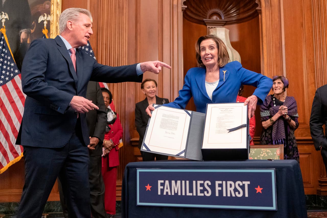 El líder de los republicanos en la Cámara de Representantes acusa a los demócratas de politizar el coronavirus