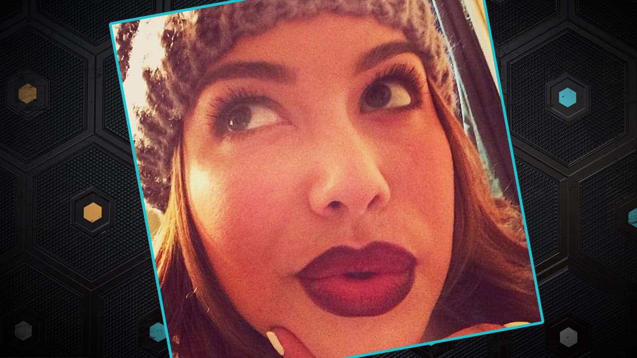 Chiquis es una profesional haciendo la pose del 'duck face' y subiendo las imágenes a sus redes. La razón es que además de ser fan No. 1 del maquillaje, promociona la colección de labiales de su línea de cosméticos Be Flawless. Los tienes en nude, fucsia, rojo y más, ella los modela todos.