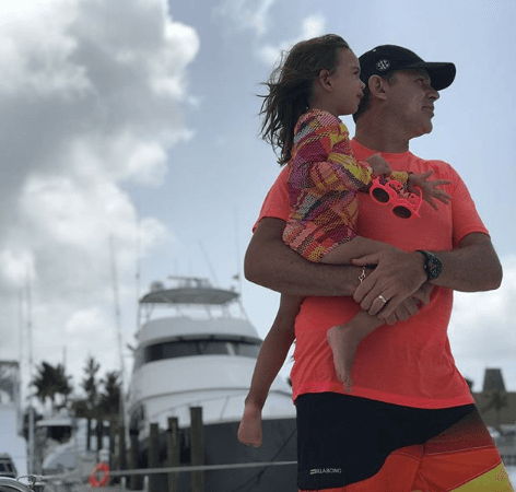 Alan se siente relajado y disfruta poder tener a todos sus retoños con él.