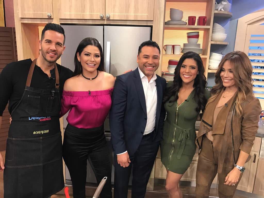 La foto del recuerdo con el campeón, todos gozamos con la visita de Oscar de la Hoya a Despierta América.