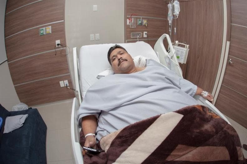 El hombre más obeso del mundo vuelve a caminar