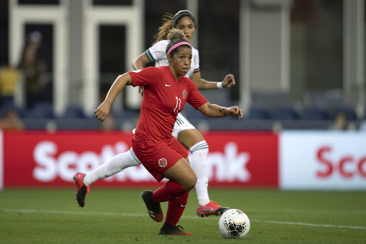 Con goles de Christine Sinclair y Shelina Zardorsky, Canadá le gana a México y asegura el liderato del grupo B.