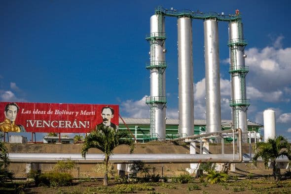 Pareciera también que la dictadura cubana supone que si Diosdado Cabello logra imponerse eso podría significar el fin del subsidio venezolano a Cuba y, posiblemente, el fin del propio comunismo en la isla.