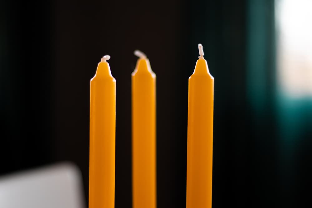 Con su energía y disposición positiva, también puede ayudar a la gente que se esté sintiendo sola, deprimida, frustrada, sensible, ya que emana energía pura y ayuda a depurar los problemas negativos.