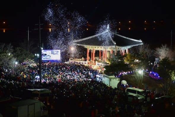 Con increíbles decoraciones y juegos pirotécnicos las islas del Océano Pacífico Sur fueron las primeras en recibir el año.