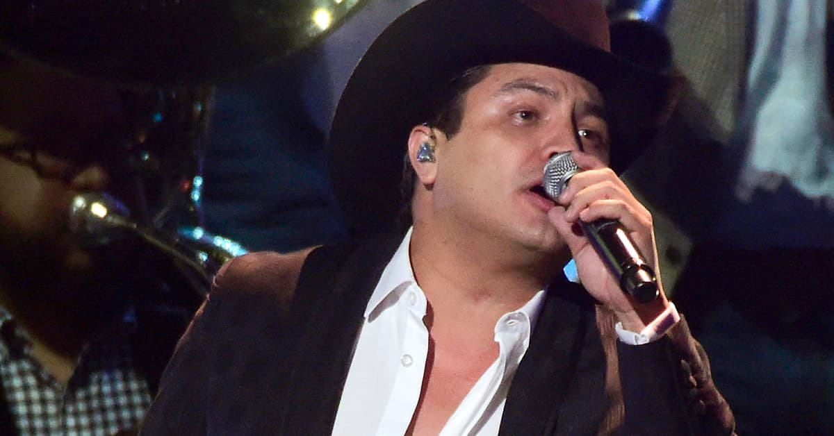 <b>Julión Álvarez</b>
<br>Nominaciones 2:
<br>Regional Mexicano - Canción Norteña Del Año: 'Fino Pero Sordo'
<b> </b>Julión Álvarez Ft. Hansen Flores
<br>Colaboración Del Año: 'Fino Pero Sordo'
<b> </b>Julión Álvarez Ft. Hansen Flores