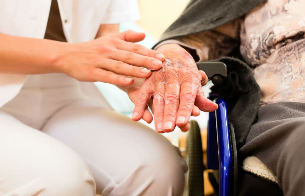 ¿Dejarías a los abuelos al cuidado de un robot?