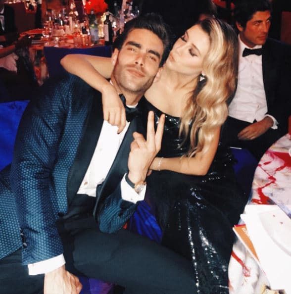 Michelle mantiene una estrecha relación con el guapo modelo John Kortajarena.