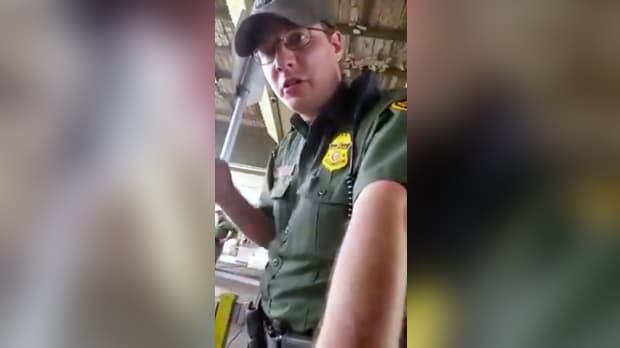 Mexicano explica a agente fronterizo por qué no habla en inglés