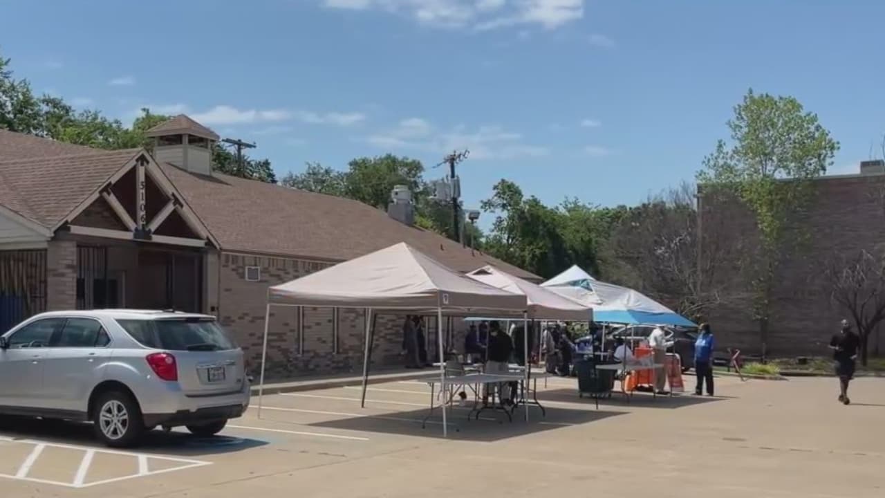 Desde este martes, el Hospital Parkland y las autoridades del condado instalarán clínicas comunitarias en diferentes áreas para inmunizar a quienes aún no lo han hecho. “Ya hay una lista de lugares para ir y en donde pensamos que la vacunación puede llevarse a cabo”, explicó la comisionada Elba García. Te contamos cómo funcionará la iniciativa.