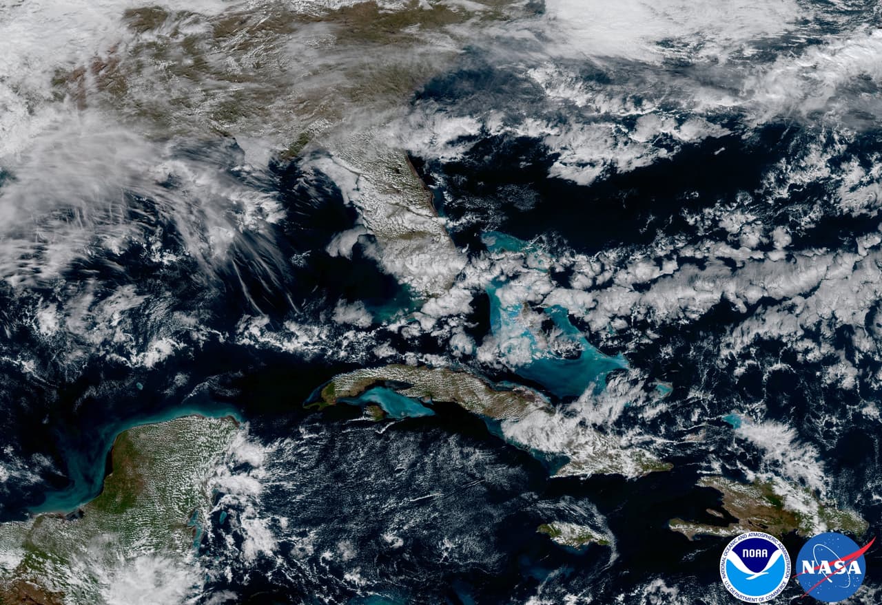 Este es el mar Caribe y el estado de Florida, la imagen del satélite permite observar las aguas poco profundas del océano. Imágenes como ésta se están generando para calibrar y ver las posibilidades que ofrece esta tecnología en el entendimiento y prevención de desastres como huracanes.