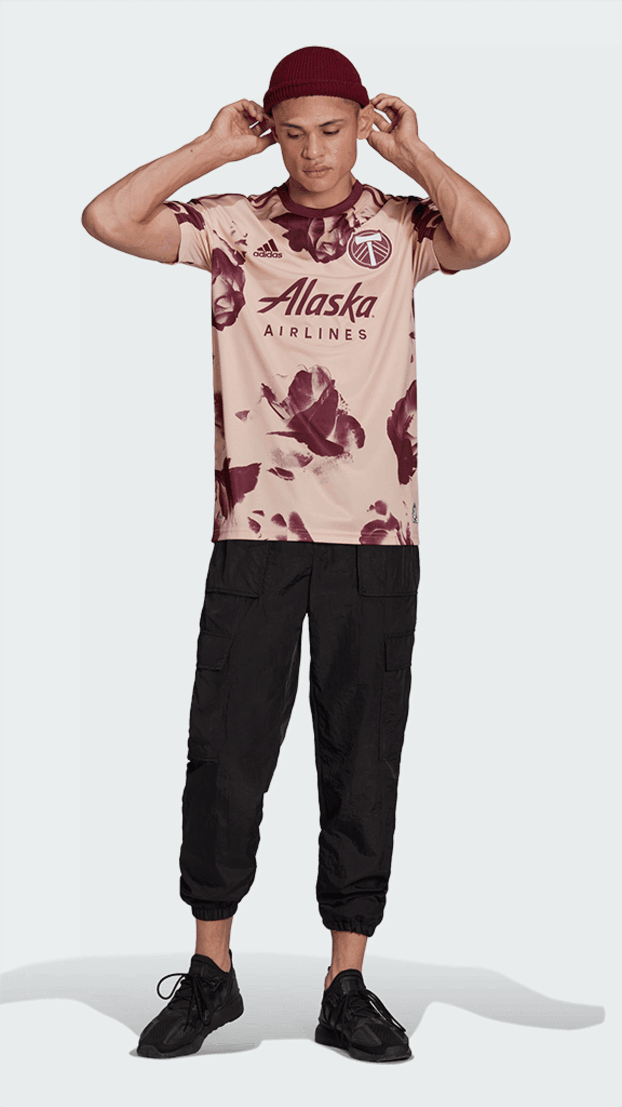 Recibió el nombre de 'Heritage Rose', y en ella figura el diseño de una rosa (símbolo de la ciudad de Portland) que se reitera en el fondo de la casaca.
<br>