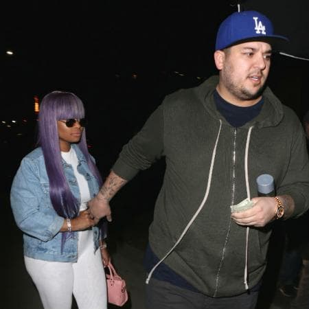 Chyna, de 31 años, afirma que el único dolor que Kardashian sufrió fue el 
<b><a href="https://www.univision.com/entretenimiento/rob-kardashian-y-blac-chyna-quieren-su-propio-reality-show-video/embed?simple" target="_blank">del "corazón roto"</a> que le dejó </b>cuando ella rompió su relación a fines de diciembre de aquel año.
<br>