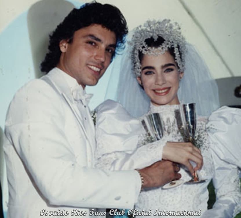 En 1986 Osvaldo Ríos se casó con Sully Diaz, pero se divorciaron ese mismo año. En 1990 contrajo nupcias con Carmen Dominicci, se casaron en Puerto Rico y estuvieron unidos durante tres años.