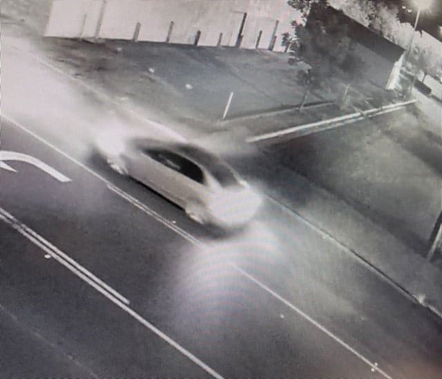 Buscan Hyundai gris claro