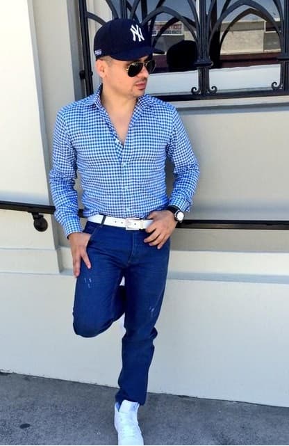 La víctima relató que Larry y dos sujetos lo envolvieron con cintas plásticas y lo golpearon. En reciente información se habla de la existencia de un video donde se ven las agresiones hacia la supuesta víctima.