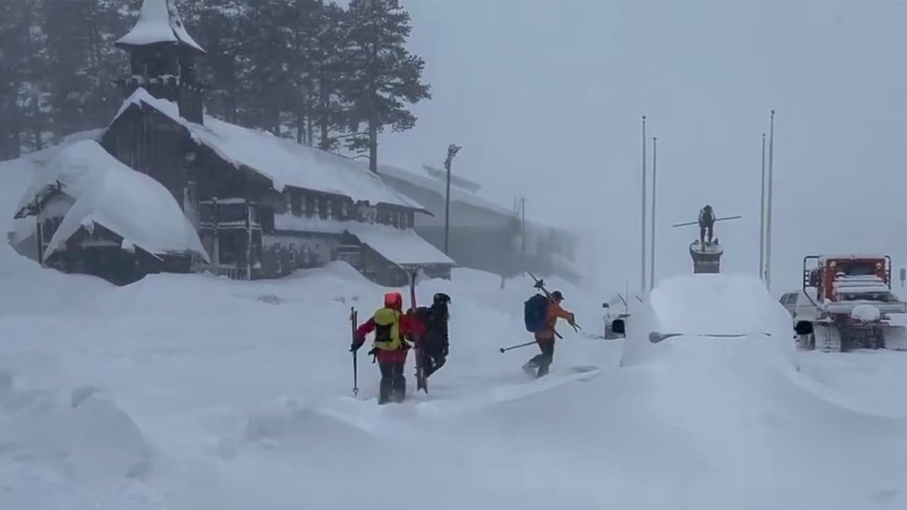 15 esquiadores quedaron atrapados tras una avalancha en el norte de California; hay nueve desaparecidos