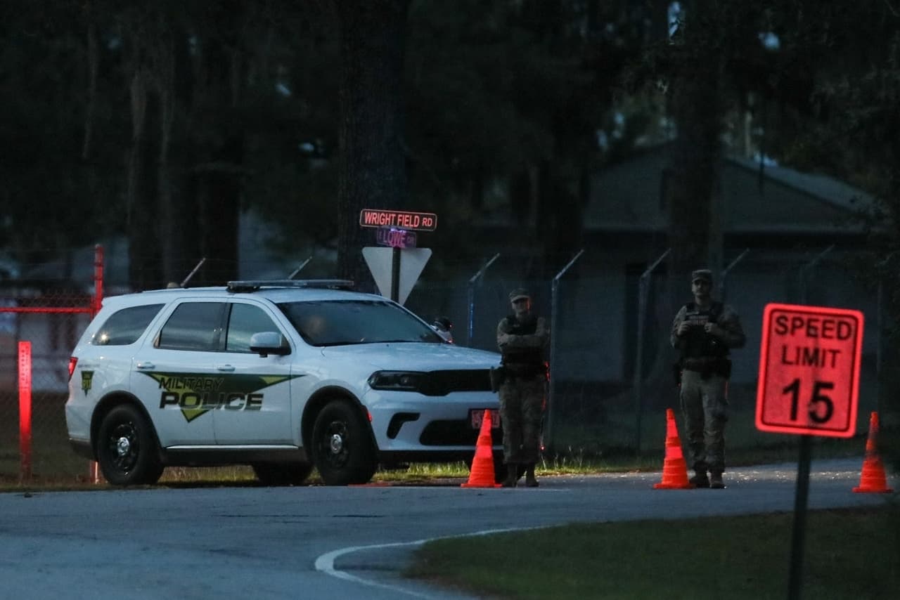 El medio detalló que las fotos fueron logradas mientras el actor se dirigía hacia un aeropuerto privado en Georgia. 
<br>