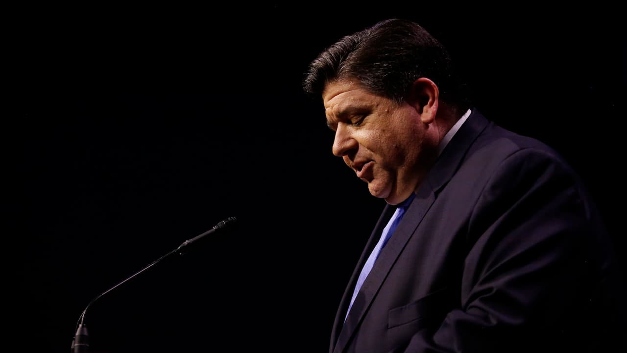 JB Pritzker se rompió la pierna y el doctor le ha dicho que debe reposar