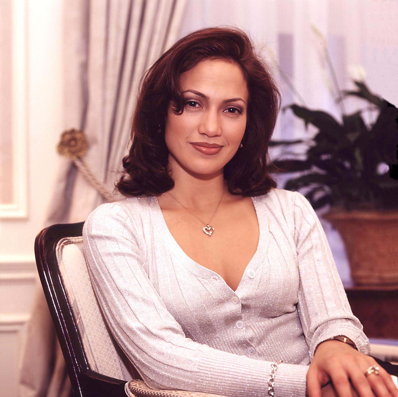 Con el tiempo, y varios trabajos para mantenerse, Jenni logró mudarse a ‘La Gran Manzana’, donde empezó a prepararse de forma más profesional con clases de canto y baile.